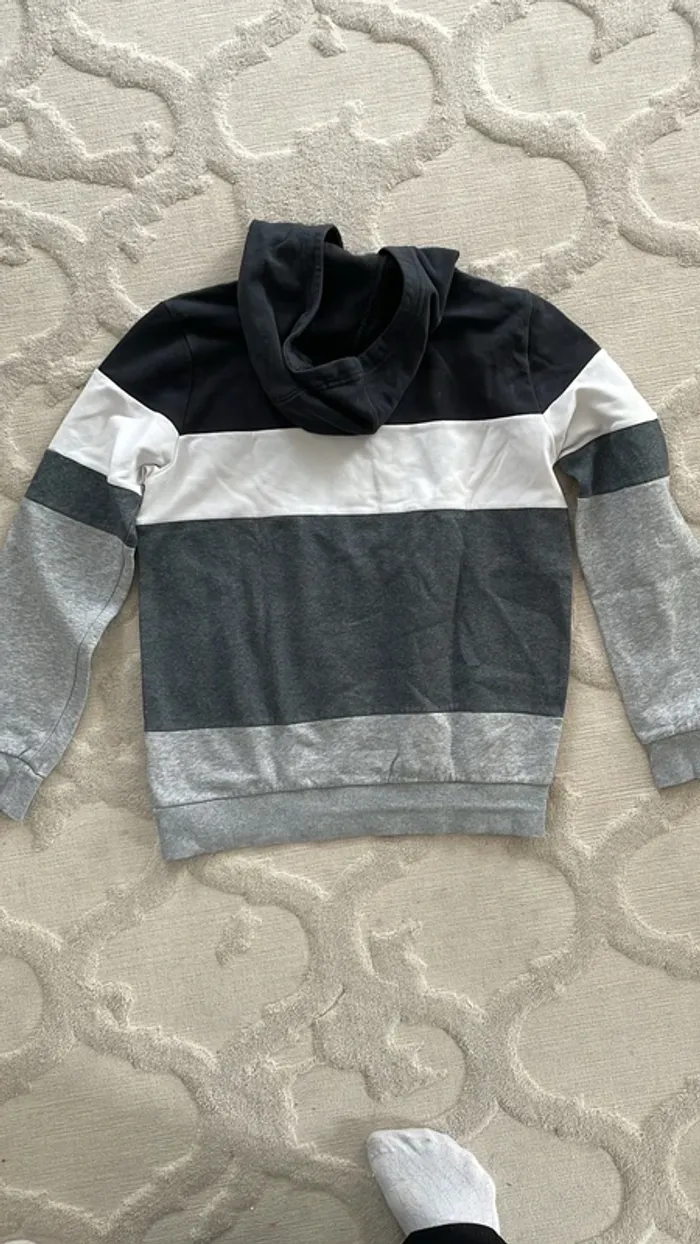 Sweat à capuche Adidas garçon – 13/14 ans – Style sportswear graphique ! - photo numéro 3