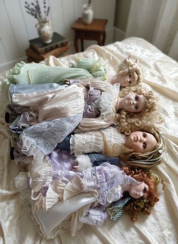 Poupee en porcelaine