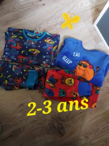 Pyjamas garçon 2-3 ans très bon état 