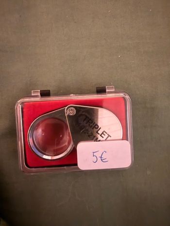 Loupe style monocle
