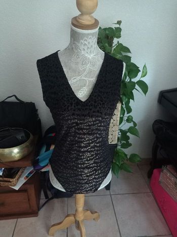 Body velours noir et doré neuf 