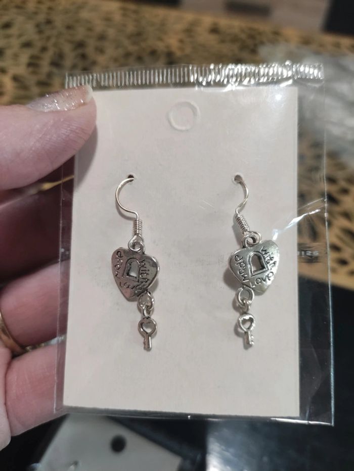 Lot de 6 bijoux neufs thème cœur et clefs - photo numéro 6
