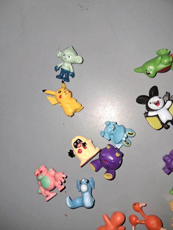 Lot de petites figurines pokemon - photo numéro 3