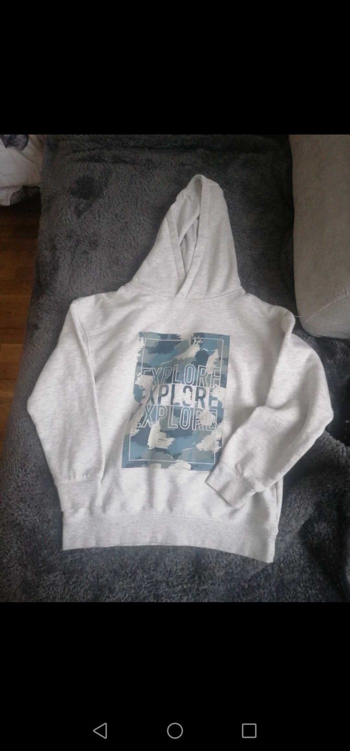Pull a capuche 9/10ans