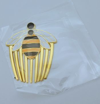 Bijou Miraculous de l'abeille HQ – univers Ladybug (livre)