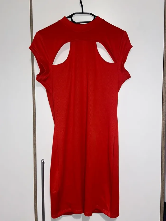 Robe rouge orangé