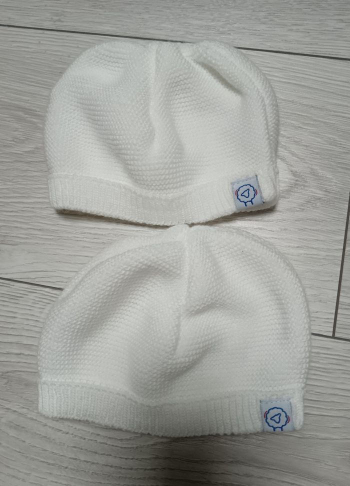 Lot de 2 bonnets mixte taille 3-6 mois marque MLT neuf .