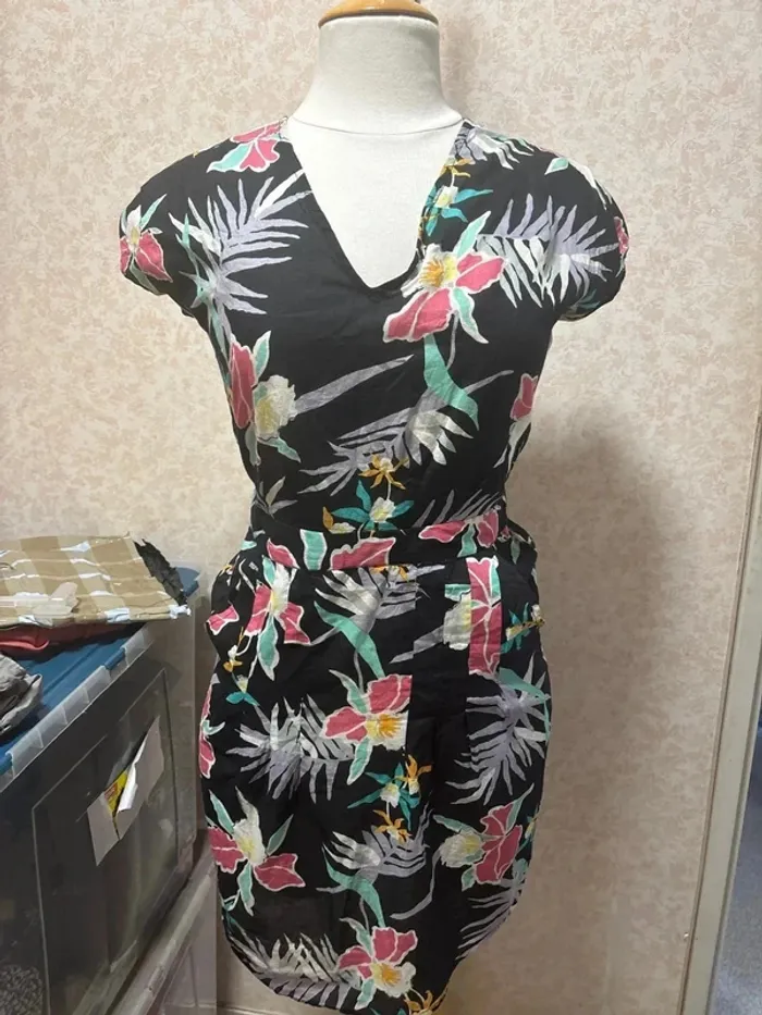 Magnifique robe colorée taille 36 marque stüssy
