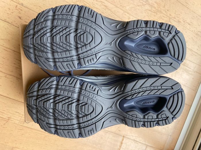 MIZUNO Mxr Gray 42.5 NEUF - photo numéro 5