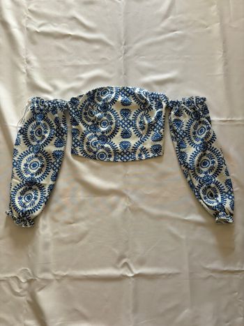 Top blanc à manches longues et épaules dénudées avec motif bleu - Amisu - S/36
