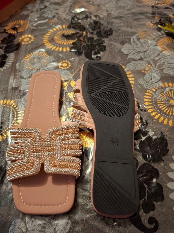 Sandale femme taille 37 neuf prix 6 euro - photo numéro 3