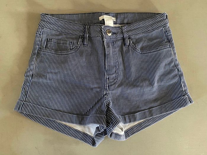 Short H&M marine et blanc à rayures style marinière taille 34
