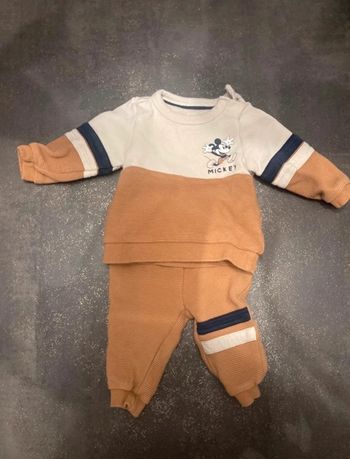 Jogging Mickey taille 3-6 mois
