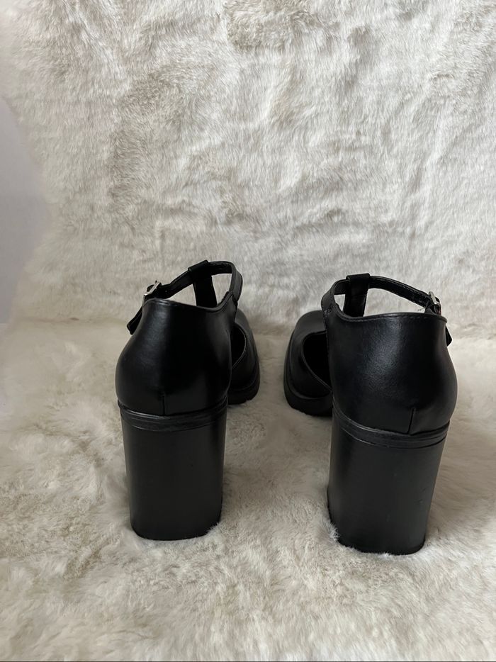 Escarpins noirs avec brides, talons 9 cm pointure 38 - photo numéro 5