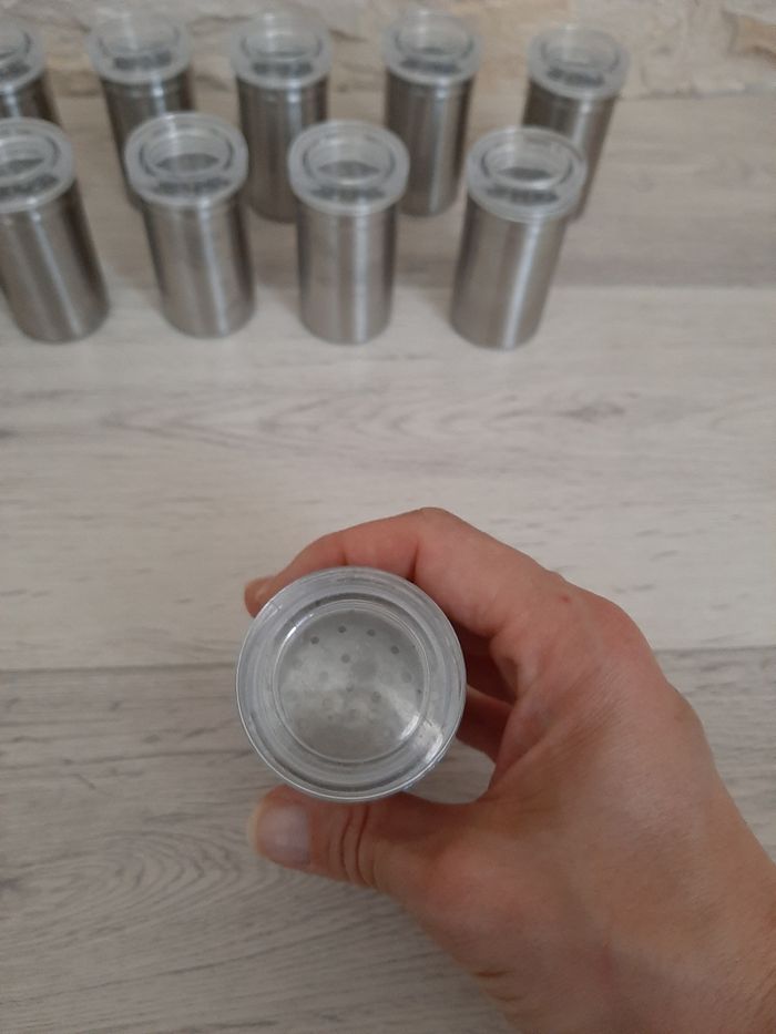 Lot de 12 pots à épices gris en très bon etat - photo numéro 5
