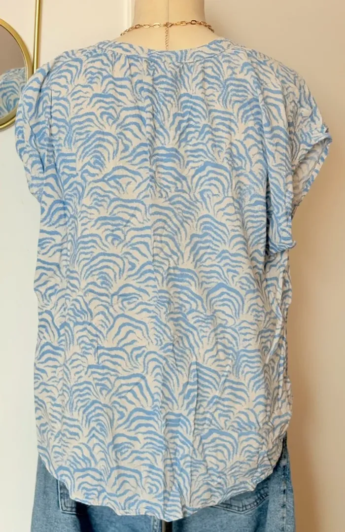 Blouse sans manche fluide crème et bleu ciel imprimé vague taille M H&M - photo numéro 4