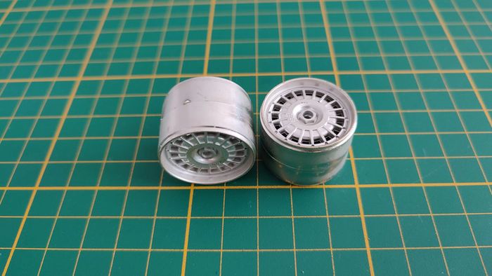 Lot x2 jantes arrière BBS pièce miniature Burago Bburago Bugatti EB110 1991 1/18 1/18e 1/18ème #C58