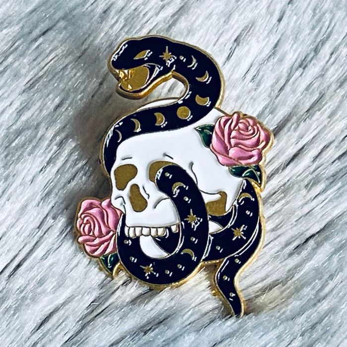 Pins Serpent Rose Skull