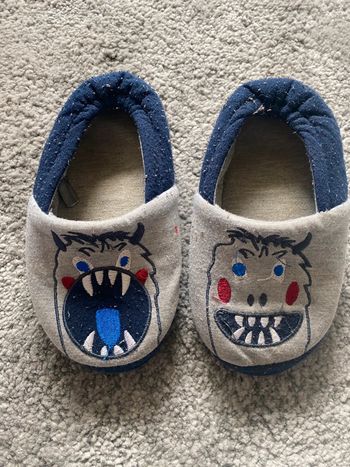 Chaussons monstres Vertbaudet 28/29