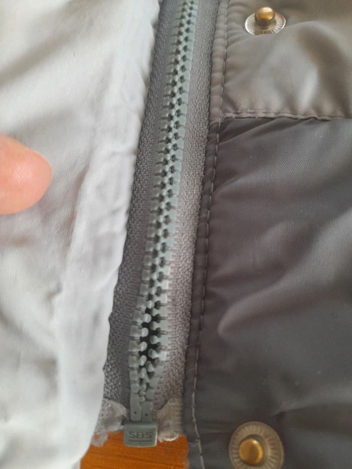 Veste grise 3 ans fatiguée - photo numéro 6