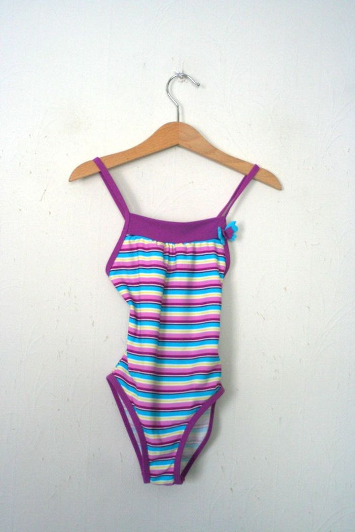 Maillot de bain C&A taille 122 (7 ans)