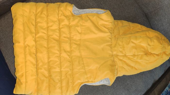Doudoune sans manche jaune Kiabi 24 mois 2 ans - photo numéro 2
