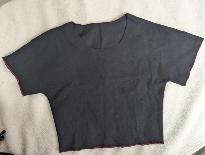 Crop top noir manches courtes finition Bordeaux taille S. 36 - photo numéro 4