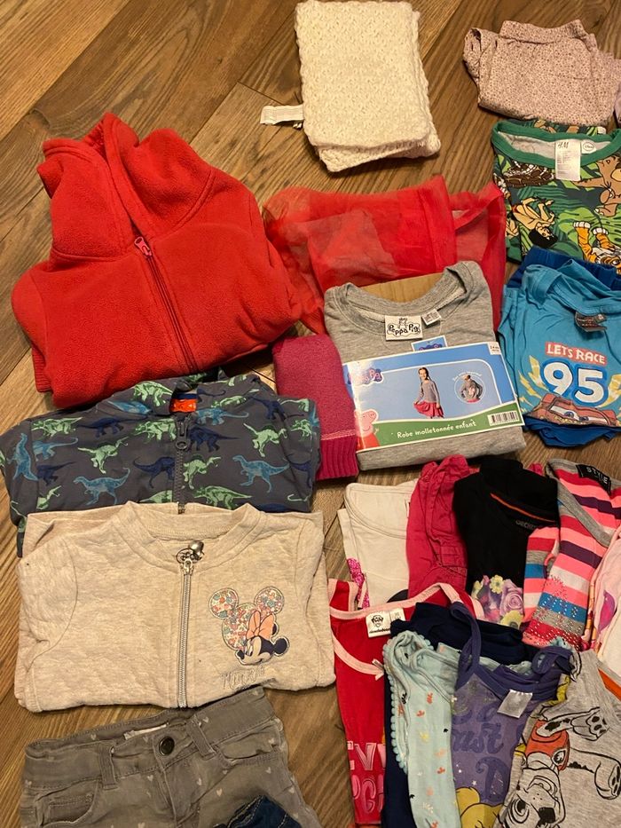 Lot 56 vêtements fille T 4ans - photo numéro 7