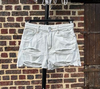💙 Short en jean ultra clair déchiré Terranova – Taille 38