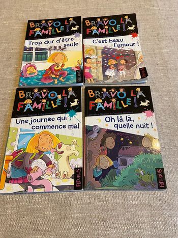 Lot de quatre petits romans « Bravo la famille »