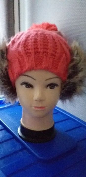superbe bonnet NEUF