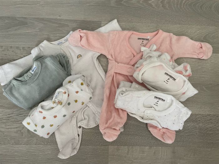 Lot pyjamas + bodies taille préma (17 pièces)