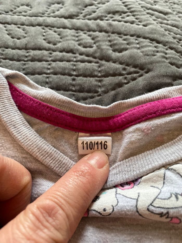 Pyjama licorne 110/116 🌸 A donner - photo numéro 4