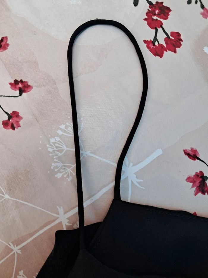 Belle robe noire à bretelles, avec décolleté volanté, taille elastiquée - T40-42 - Pimkie - photo numéro 5