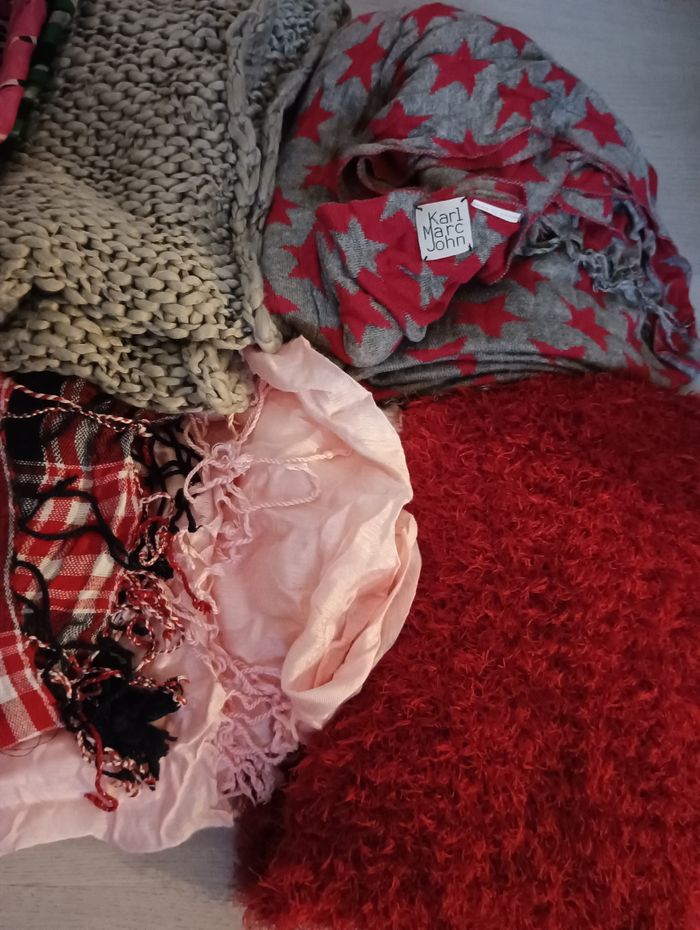 Lot de 10 écharpes, foulards, cache-cou - photo numéro 3