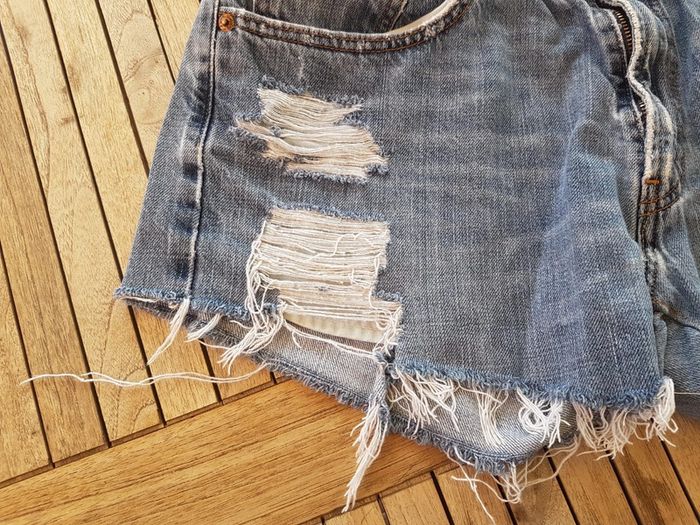 Short femme Levi's W33 L30 taille 40 - photo numéro 3