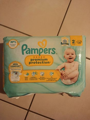 Couches Pampers taille 2