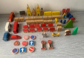 Lot de figurines/sujet/véhicules en bois