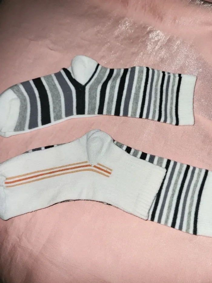 lot chaussette MONOPRIX KIDS T23/26 UNE PAIRE ET L autre pas de marque - photo numéro 7