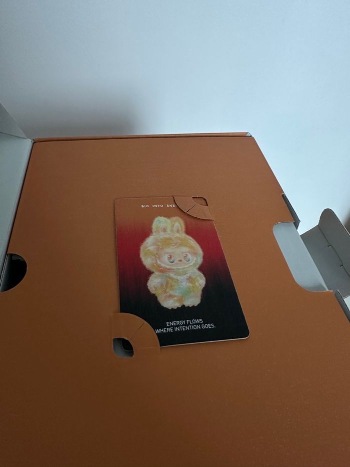 Labubu ROCK THE UNIVERSE Energy POP MART AUTHENTIQUE OFFICIEL - photo numéro 4