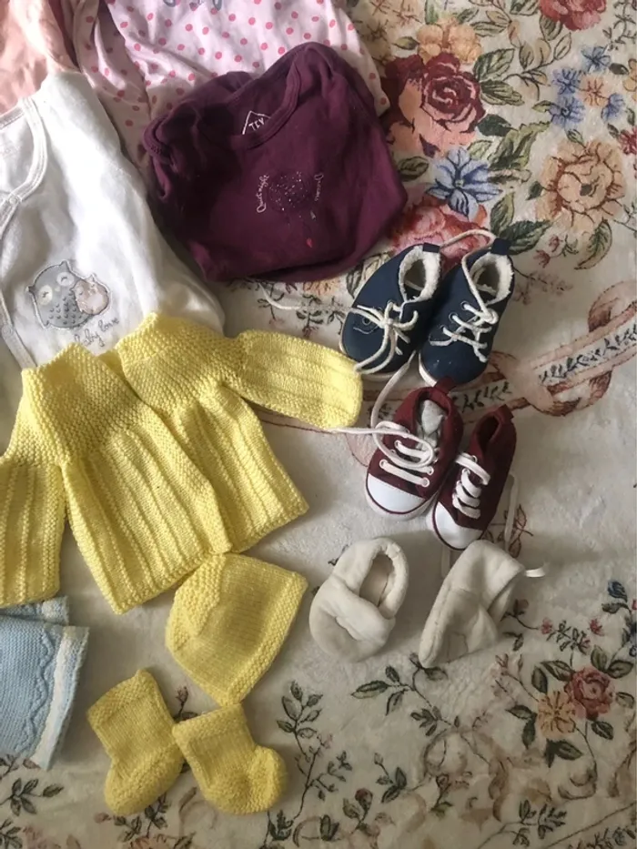 Lot vêtement bébé fille et garçon naissance à 1 mois - photo numéro 5