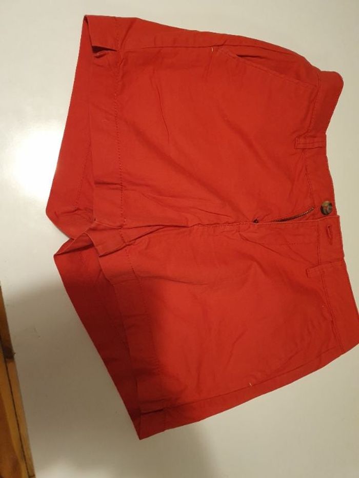 Short rouge camaïeu