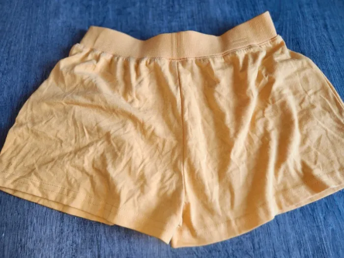 Short jaune 12 ans - photo numéro 3