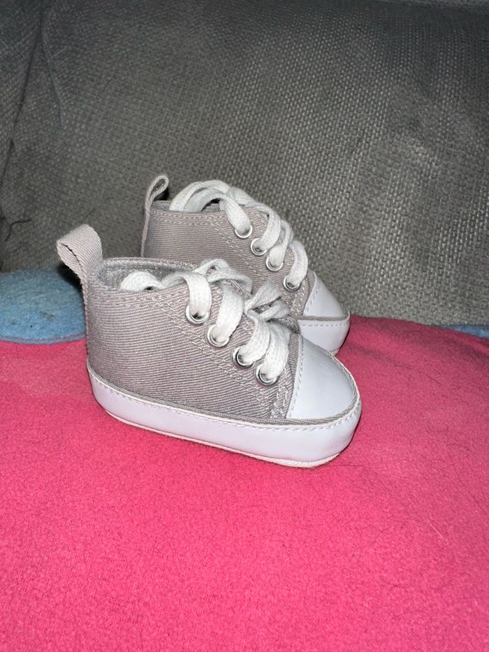 Lot 2 paires de chaussures en toiles - photo numéro 4