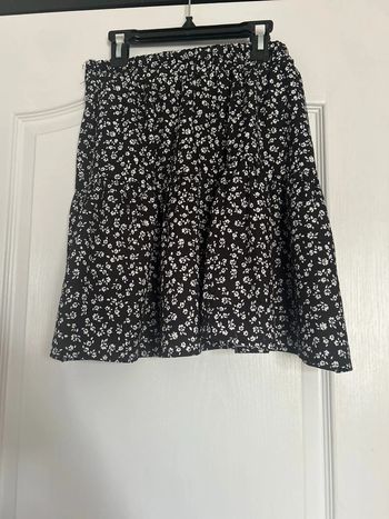 Jupe fleuri jupe noire et blanc à fleurs