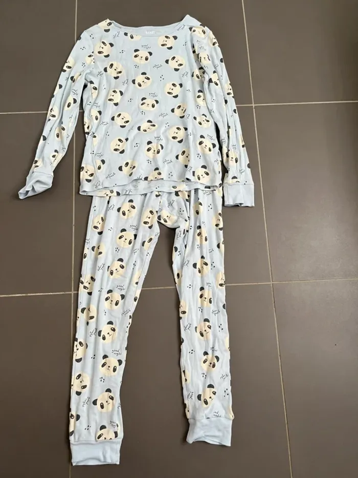 Pyjama panda kiabi 10 ans en très bon état