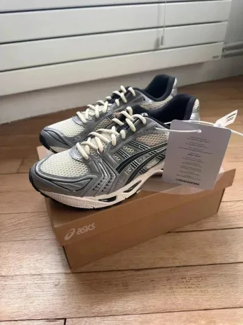 Asics Gel Kayano 14 Grise taille 43,5