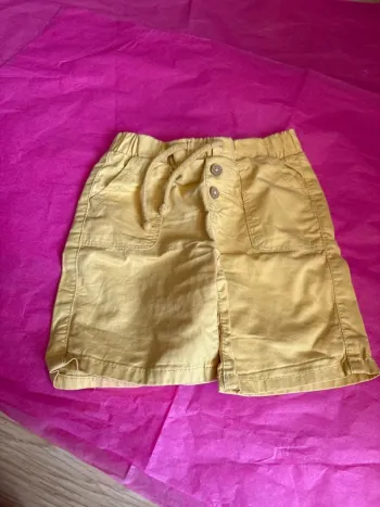 Short  jaune