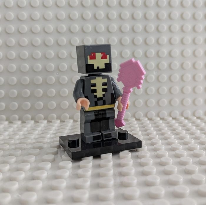 Figurine Minecraft : Roi démon avec sceptre rose, style lego