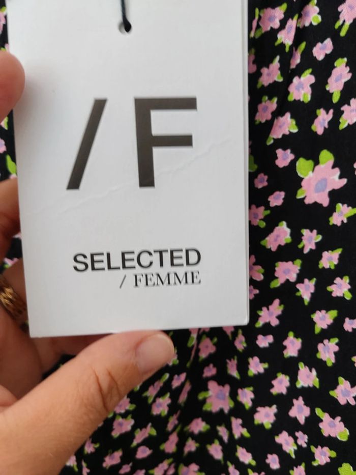 Pantalon fleurie neuf - photo numéro 4